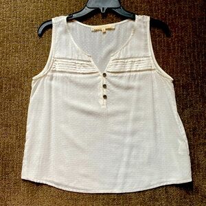 Women’s sleeveless, lightweight blouse with fun front detailing. Size small. New